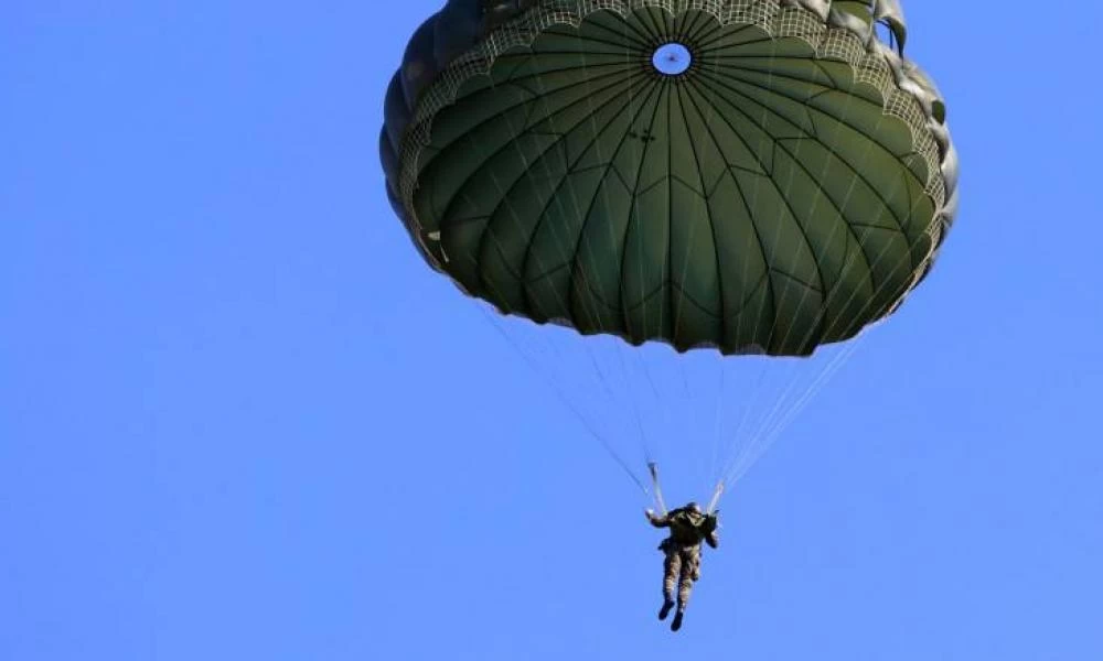 Δεν τα κατάφερε ο αλεξιπτωτιστής: Θλίψη στις Ένοπλες Δυνάμεις για το θάνατό του